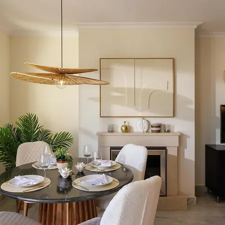 公寓 Marbella Banus Suites - Banus - Nueva Andalucia - Senorio De Aloha Urb - Premium Location - 2Br - 2Ba - Outdoor Terrace - Spectacular Sea & Mountain Views - Pool - Ideal For Families 马尔韦利亚